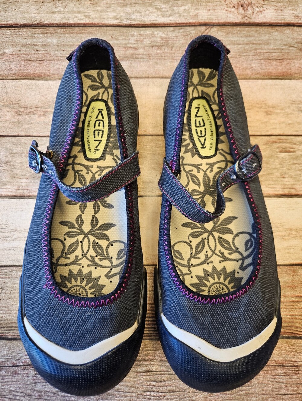 KEEN Coronado MJ women's canvas Mary Jane shoes. Size 8